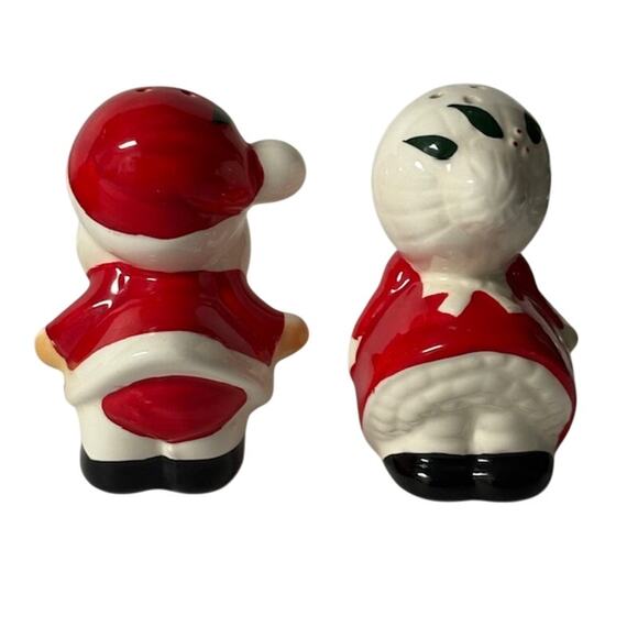 Vintage MCM Mr. and Mrs. Santa Clause Kissing Salt n' Pepper Shakers - Picture 3 of 6